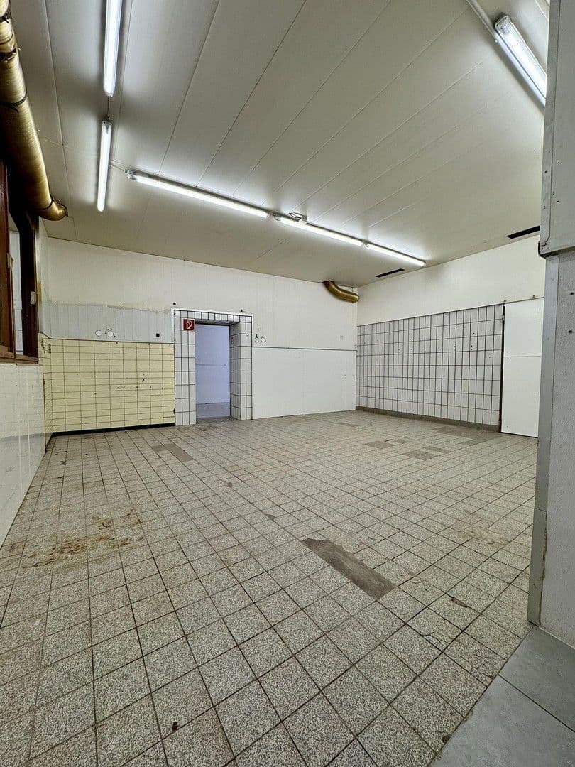 Prenájom nebytového priestoru 260 m², Bochumer Straße 36, Essen, Severné Porýnie - Westfálsko Prenájom nebytového priestoru 260 m², Bochumer Straße 36, Essen, Severné Porýnie - Westfálsko