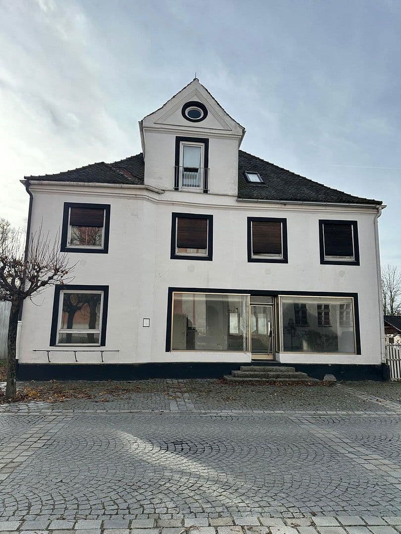 Predaj domu 212 m², pozemek 906 m², Bahnhofstraße 3, Gangkofen, Bavorsko Predaj domu 212 m², pozemek 906 m², Bahnhofstraße 3, Gangkofen, Bavorsko