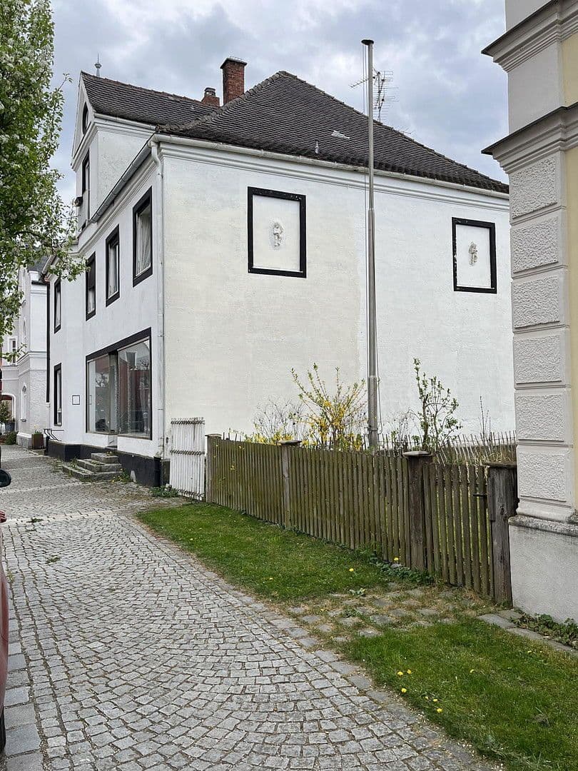 Predaj domu 212 m², pozemek 906 m², Bahnhofstraße 3, Gangkofen, Bavorsko Predaj domu 212 m², pozemek 906 m², Bahnhofstraße 3, Gangkofen, Bavorsko