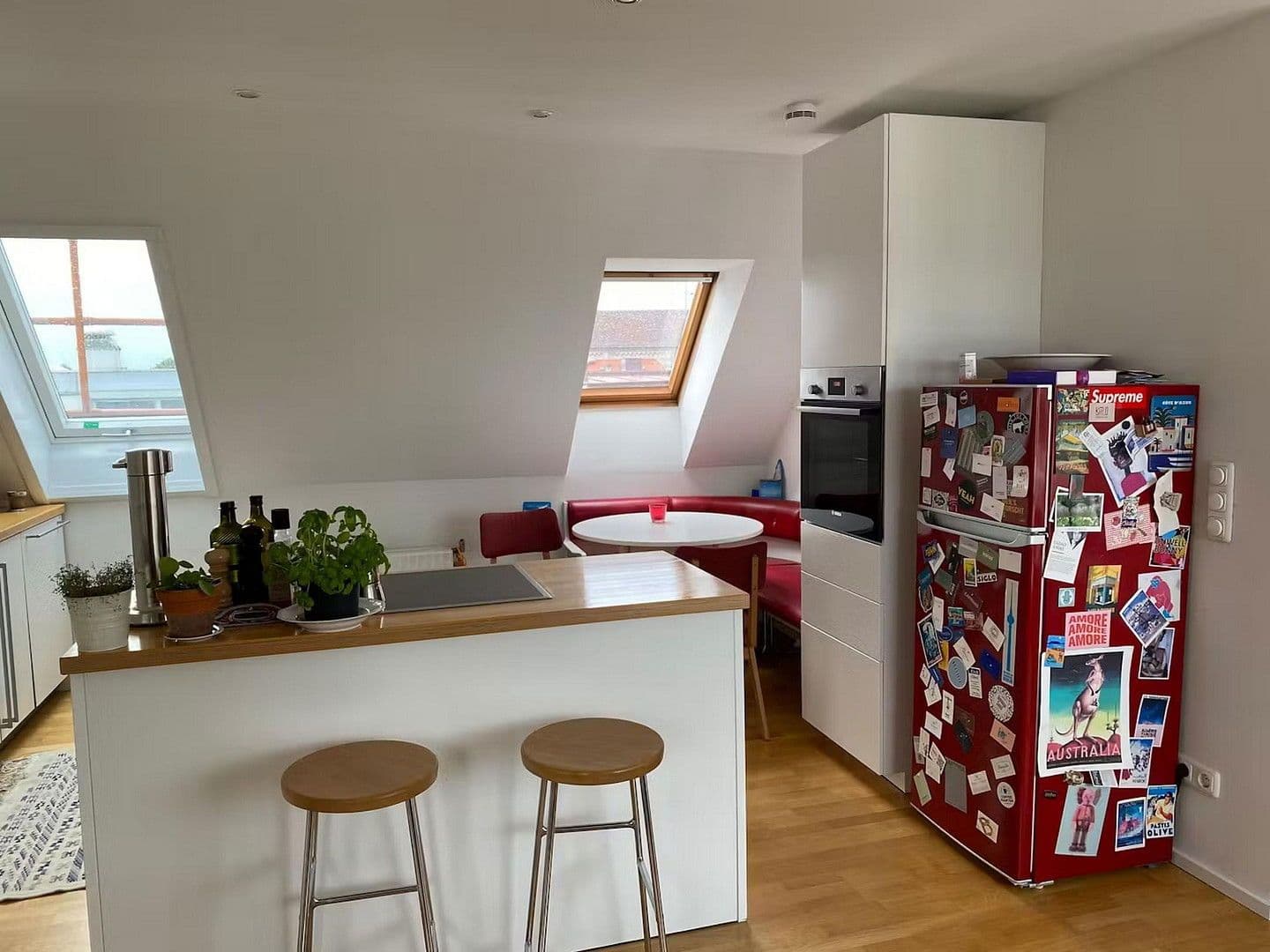 Prenájom bytu 2-izbový 60 m², München, Bavorsko Prenájom bytu 2-izbový 60 m², München, Bavorsko