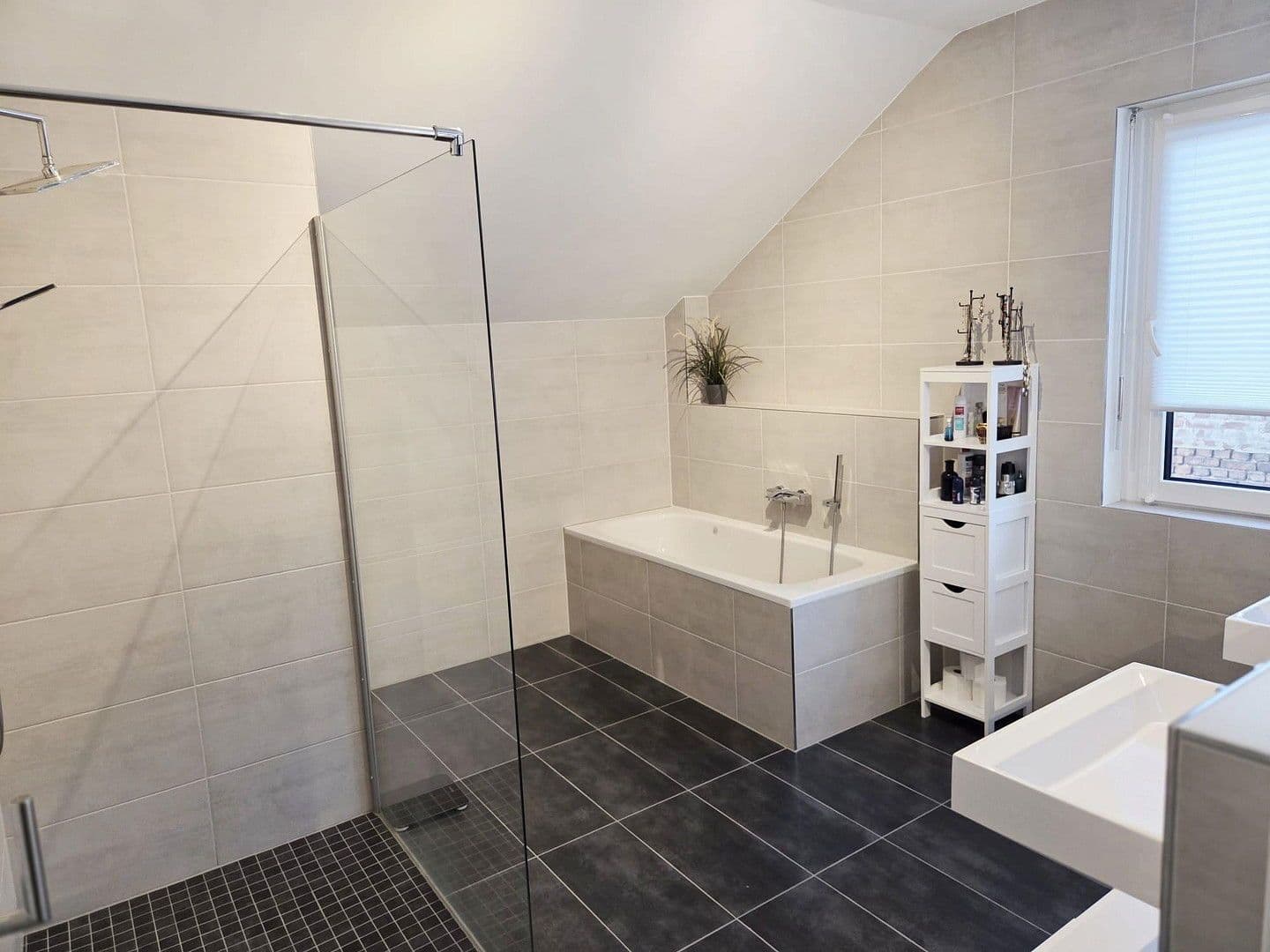 Predaj domu 130 m², pozemek 439 m², Solingen, Severné Porýnie - Westfálsko Predaj domu 130 m², pozemek 439 m², Solingen, Severné Porýnie - Westfálsko