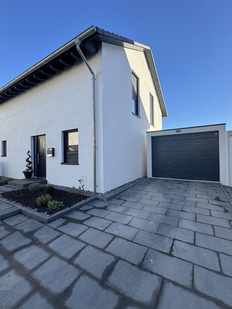 Predaj domu 130 m², pozemek 439 m², Solingen, Severné Porýnie - Westfálsko Predaj domu 130 m², pozemek 439 m², Solingen, Severné Porýnie - Westfálsko