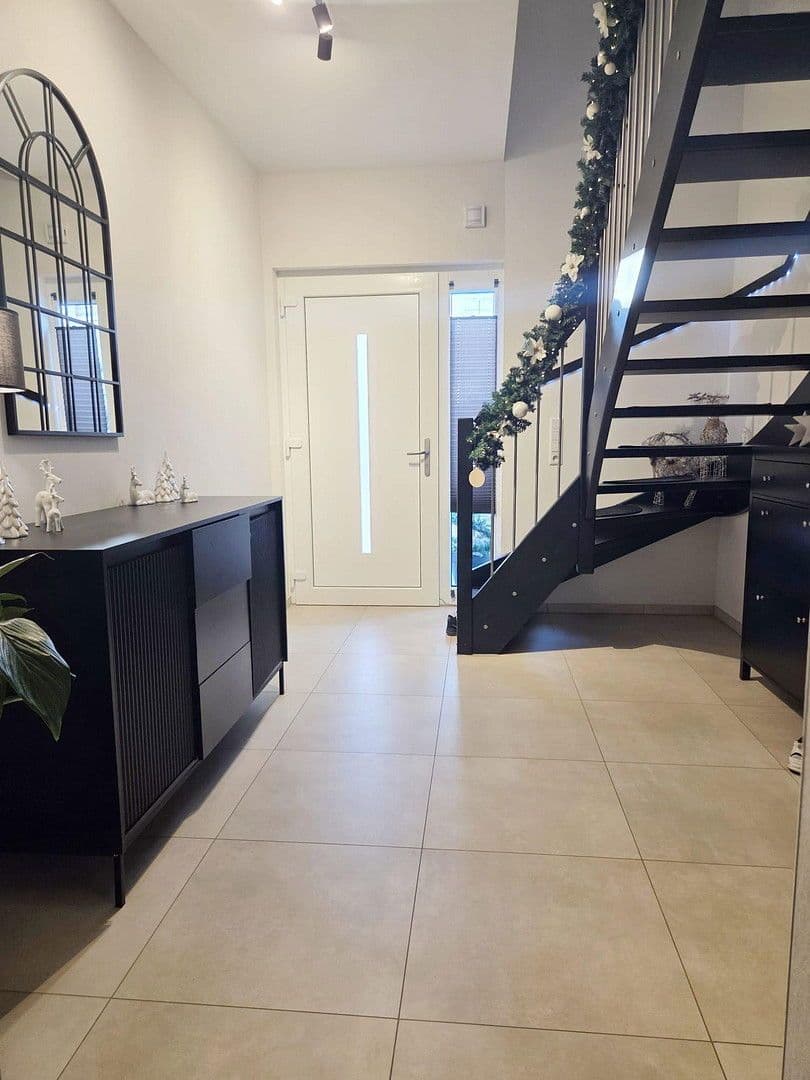 Predaj domu 130 m², pozemek 439 m², Solingen, Severné Porýnie - Westfálsko Predaj domu 130 m², pozemek 439 m², Solingen, Severné Porýnie - Westfálsko