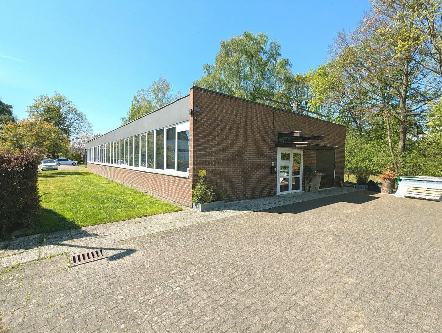 Prenájom nebytového priestoru 300 m², Oberzwehrener Straße 2-4, Baunatal, Hesensko Prenájom nebytového priestoru 300 m², Oberzwehrener Straße 2-4, Baunatal, Hesensko