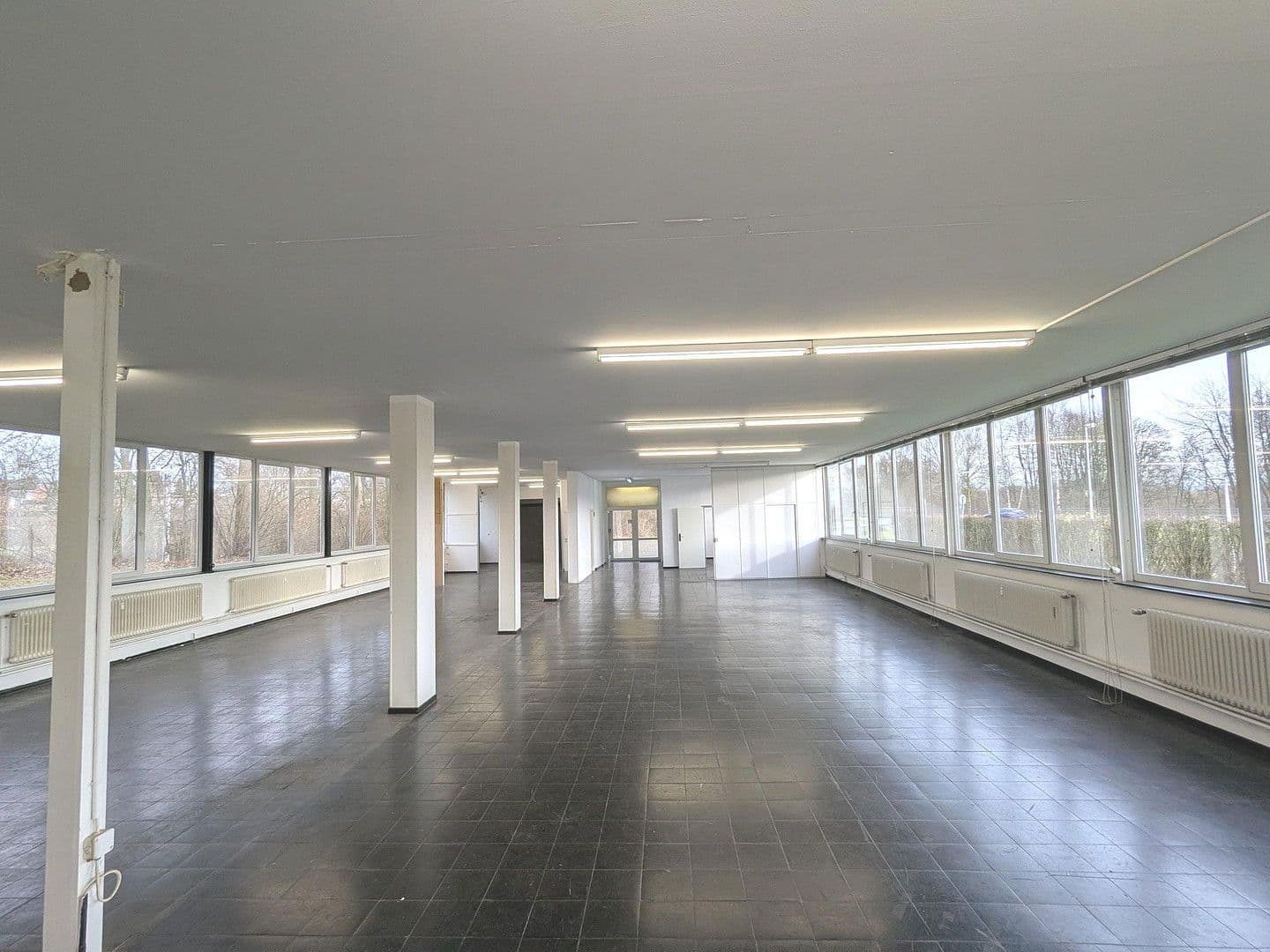 Prenájom nebytového priestoru 300 m², Oberzwehrener Straße 2-4, Baunatal, Hesensko Prenájom nebytového priestoru 300 m², Oberzwehrener Straße 2-4, Baunatal, Hesensko