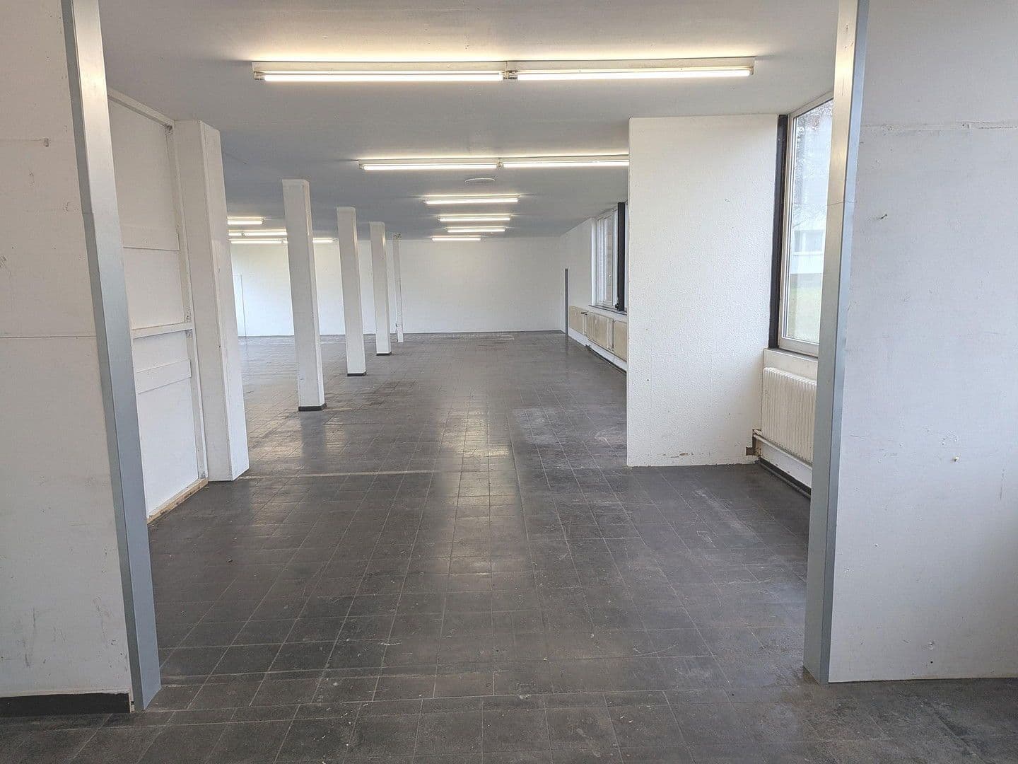Prenájom nebytového priestoru 300 m², Oberzwehrener Straße 2-4, Baunatal, Hesensko Prenájom nebytového priestoru 300 m², Oberzwehrener Straße 2-4, Baunatal, Hesensko