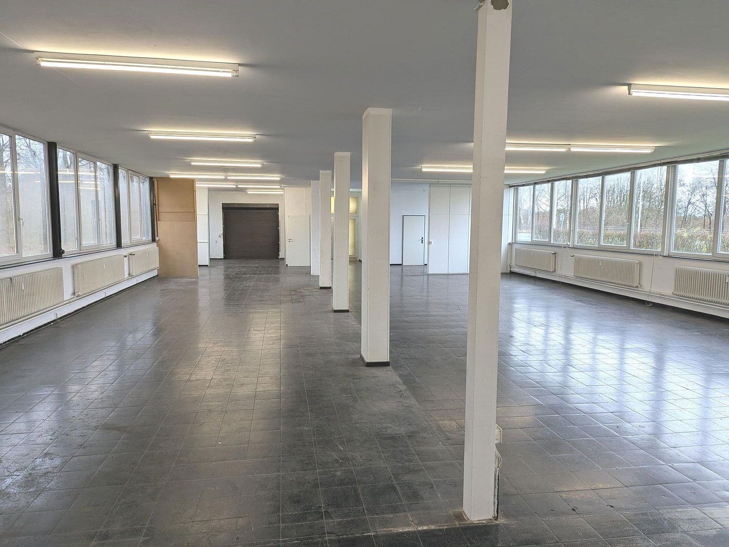 Prenájom nebytového priestoru 300 m², Oberzwehrener Straße 2-4, Baunatal, Hesensko Prenájom nebytového priestoru 300 m², Oberzwehrener Straße 2-4, Baunatal, Hesensko