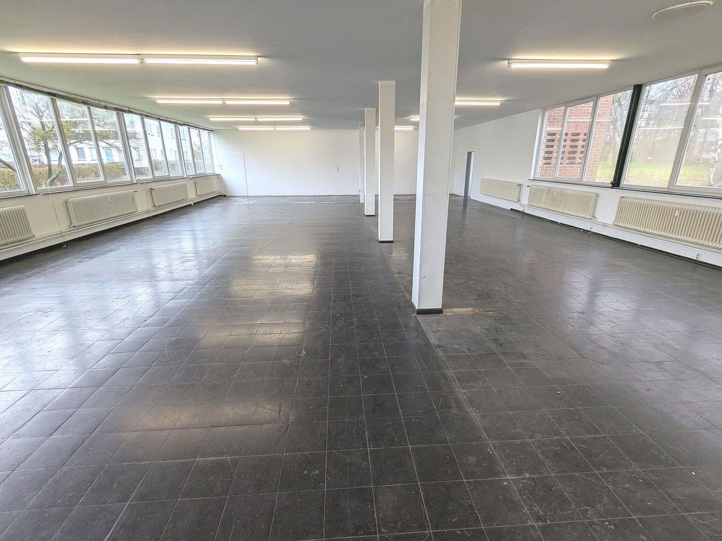 Prenájom nebytového priestoru 300 m², Oberzwehrener Straße 2-4, Baunatal, Hesensko Prenájom nebytového priestoru 300 m², Oberzwehrener Straße 2-4, Baunatal, Hesensko