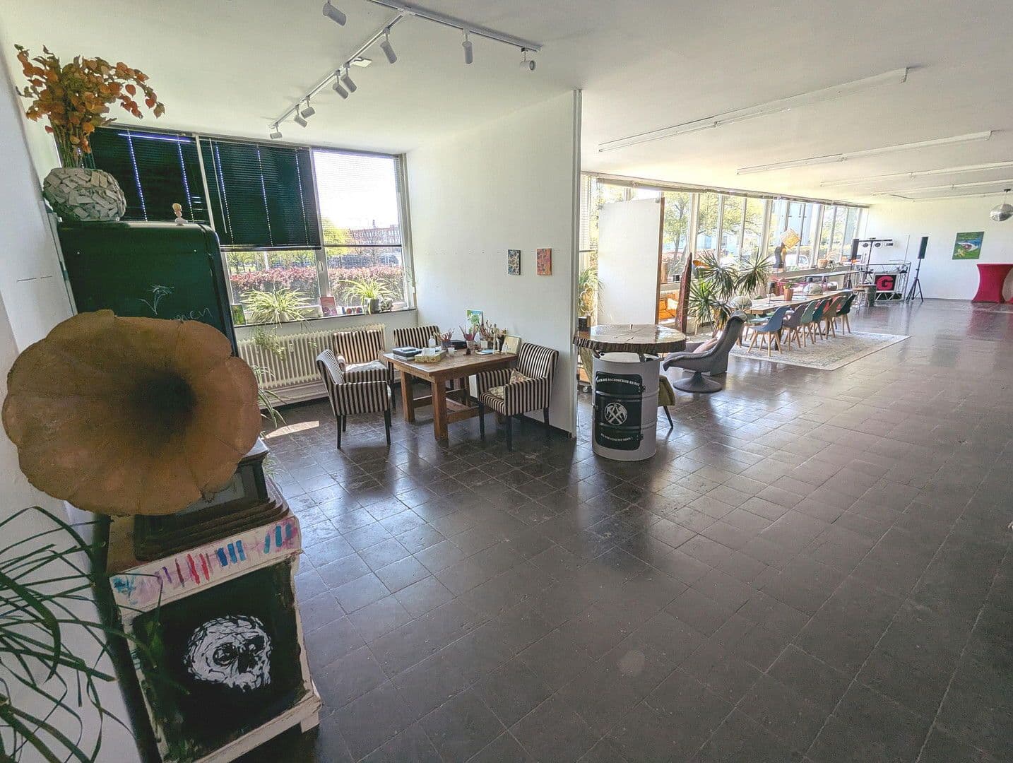 Prenájom nebytového priestoru 300 m², Oberzwehrener Straße 2-4, Baunatal, Hesensko Prenájom nebytového priestoru 300 m², Oberzwehrener Straße 2-4, Baunatal, Hesensko