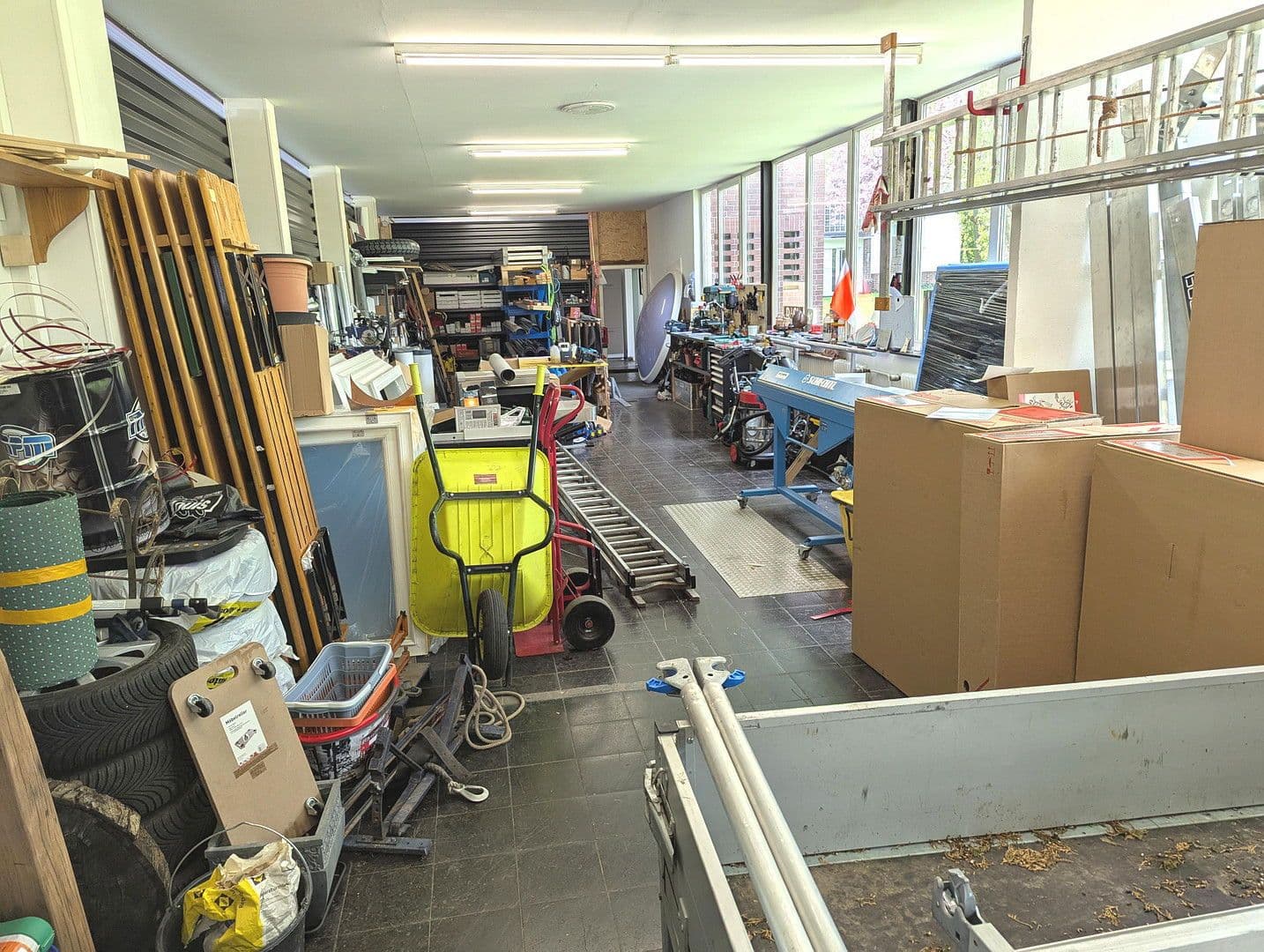 Prenájom nebytového priestoru 300 m², Oberzwehrener Straße 2-4, Baunatal, Hesensko Prenájom nebytového priestoru 300 m², Oberzwehrener Straße 2-4, Baunatal, Hesensko