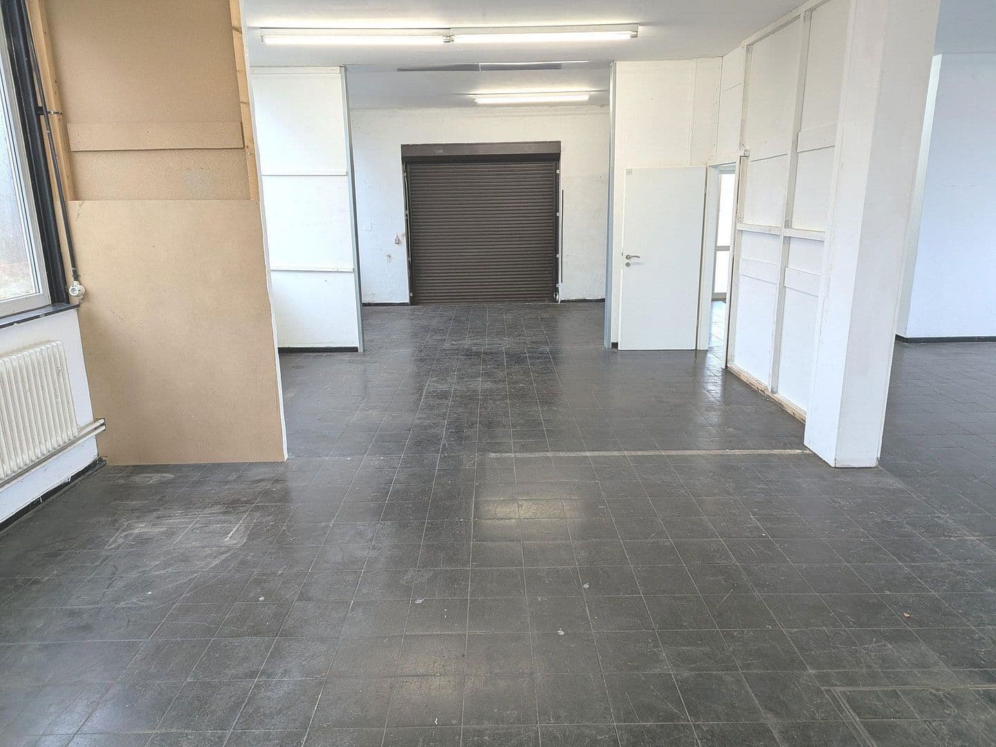 Prenájom nebytového priestoru 300 m², Oberzwehrener Straße 2-4, Baunatal, Hesensko Prenájom nebytového priestoru 300 m², Oberzwehrener Straße 2-4, Baunatal, Hesensko