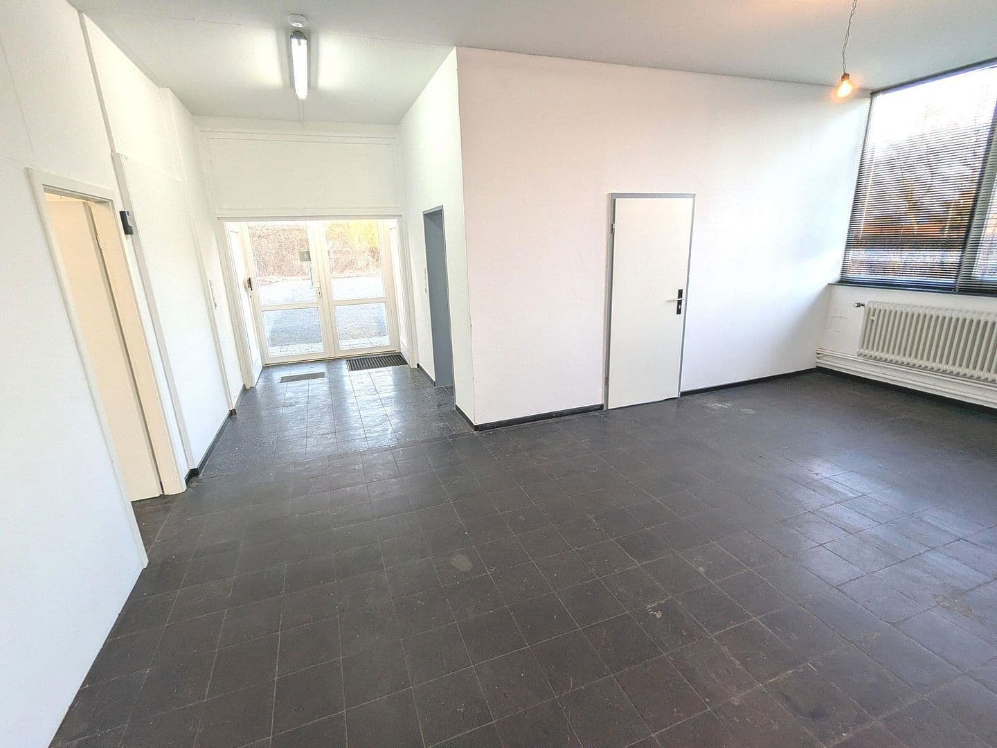 Prenájom nebytového priestoru 300 m², Oberzwehrener Straße 2-4, Baunatal, Hesensko Prenájom nebytového priestoru 300 m², Oberzwehrener Straße 2-4, Baunatal, Hesensko