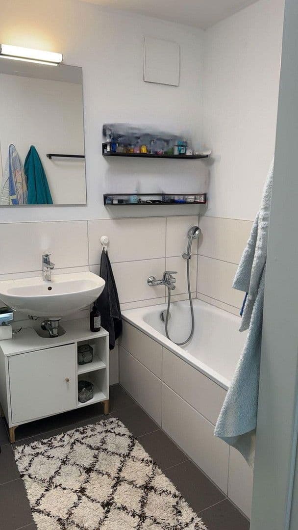 Prenájom bytu 3-izbový 71 m², Aristide-Briand-Str. 2, Herzogenaurach, Bavorsko Prenájom bytu 3-izbový 71 m², Aristide-Briand-Str. 2, Herzogenaurach, Bavorsko