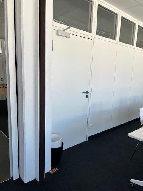 Prenájom kancelárie 270 m², Breitwiesenstraße 13, Stuttgart, Bádensko-Wurttembersko Prenájom kancelárie 270 m², Breitwiesenstraße 13, Stuttgart, Bádensko-Wurttembersko