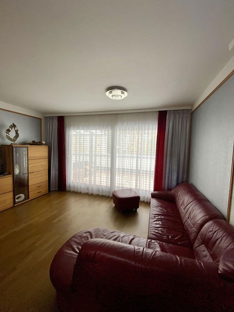 Prenájom bytu 4-izbový 120 m², Heilbronn, Bádensko-Wurttembersko Prenájom bytu 4-izbový 120 m², Heilbronn, Bádensko-Wurttembersko