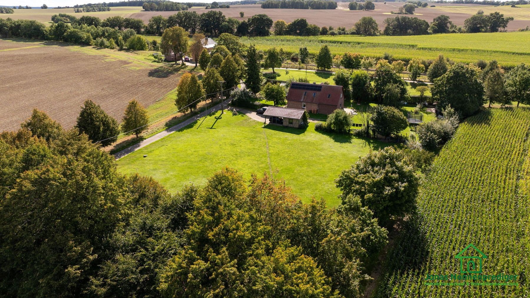 Predaj domu 185 m², pozemek 8.658 m², Bahnhofsweg 8, Alt Sührkow, Meklenbursko-Predpomoransko Predaj domu 185 m², pozemek 8.658 m², Bahnhofsweg 8, Alt Sührkow, Meklenbursko-Predpomoransko