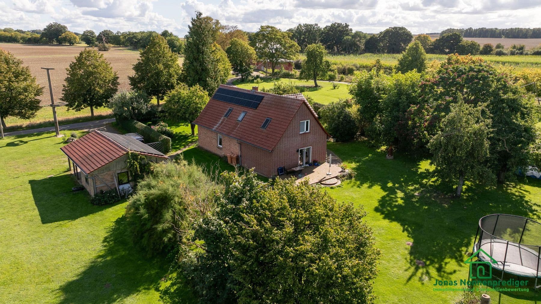 Predaj domu 185 m², pozemek 8.658 m², Bahnhofsweg 8, Alt Sührkow, Meklenbursko-Predpomoransko Predaj domu 185 m², pozemek 8.658 m², Bahnhofsweg 8, Alt Sührkow, Meklenbursko-Predpomoransko