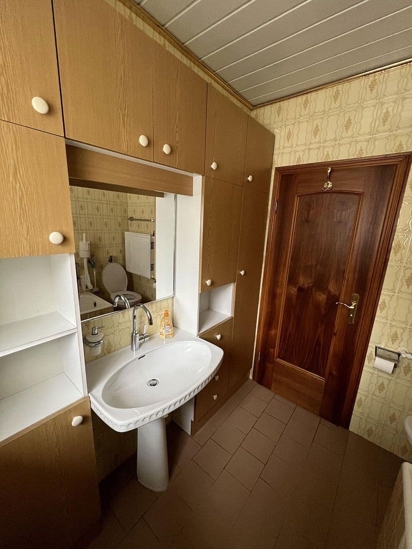 Predaj domu 107 m², pozemek 462 m², Pfarrstraße 17, Ernsgaden, Bavorsko Predaj domu 107 m², pozemek 462 m², Pfarrstraße 17, Ernsgaden, Bavorsko