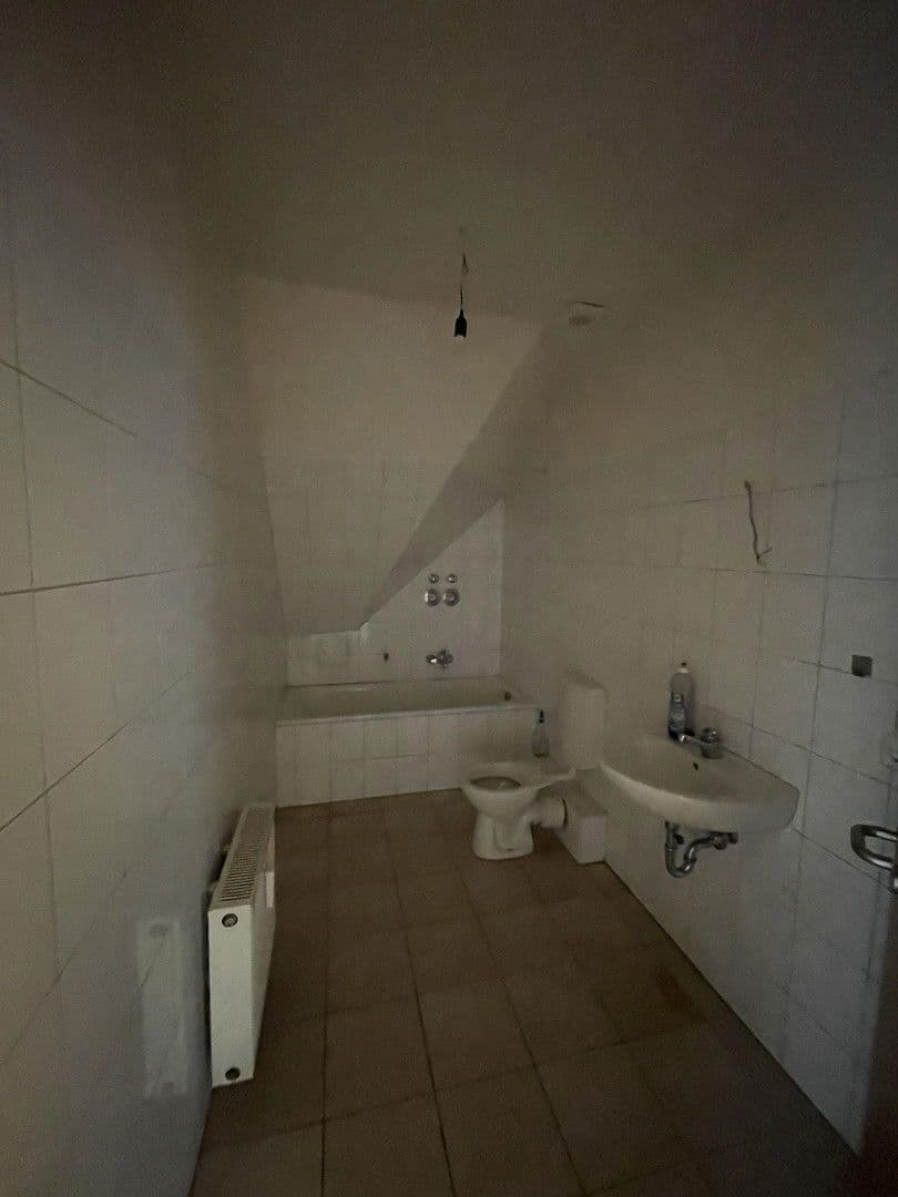 Prenájom bytu 3-izbový 80 m², Bismarckstraße 264, Gelsenkirchen, Severné Porýnie - Westfálsko Prenájom bytu 3-izbový 80 m², Bismarckstraße 264, Gelsenkirchen, Severné Porýnie - Westfálsko