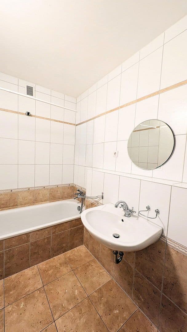 Prenájom bytu 4-izbový 107 m², Berlinerstrasse 36, Landstuhl, Porýnie-Falcko Prenájom bytu 4-izbový 107 m², Berlinerstrasse 36, Landstuhl, Porýnie-Falcko