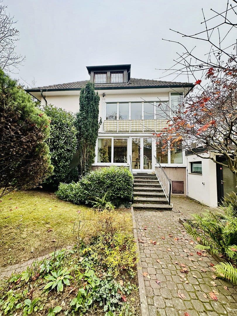 Predaj domu 300 m², pozemek 688 m², Wiesenstraße, Offenbach am Main, Hesensko Predaj domu 300 m², pozemek 688 m², Wiesenstraße, Offenbach am Main, Hesensko