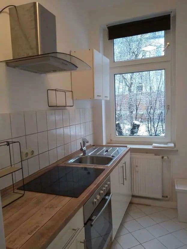 Prenájom bytu 2-izbový 45 m², Uhlandstrasse 17, Leipzig, Sasko Prenájom bytu 2-izbový 45 m², Uhlandstrasse 17, Leipzig, Sasko