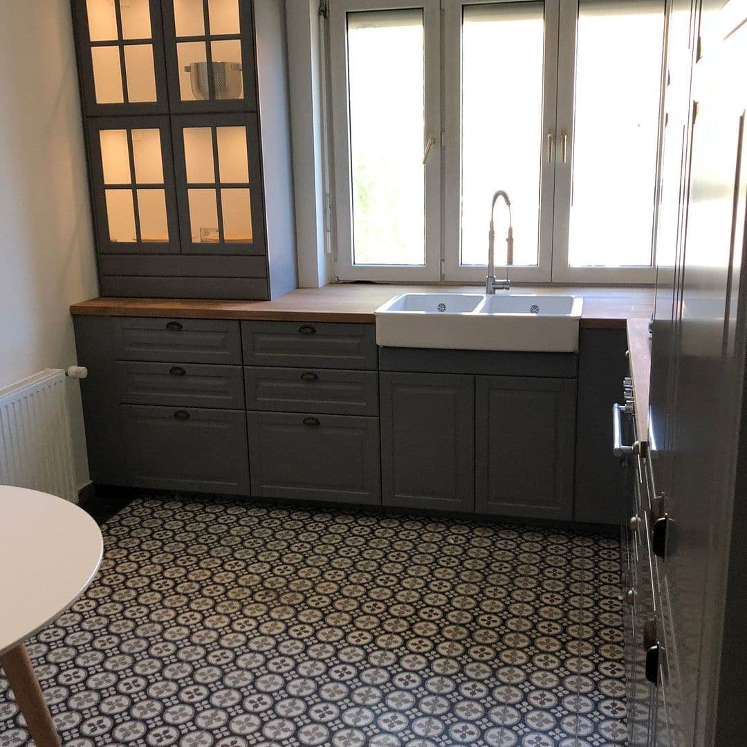 Prenájom bytu 4-izbový 100 m², Stuttgart, Bádensko-Wurttembersko Prenájom bytu 4-izbový 100 m², Stuttgart, Bádensko-Wurttembersko