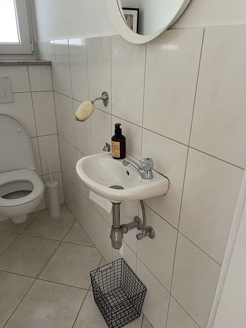 Prenájom bytu 4-izbový 100 m², Stuttgart, Bádensko-Wurttembersko Prenájom bytu 4-izbový 100 m², Stuttgart, Bádensko-Wurttembersko