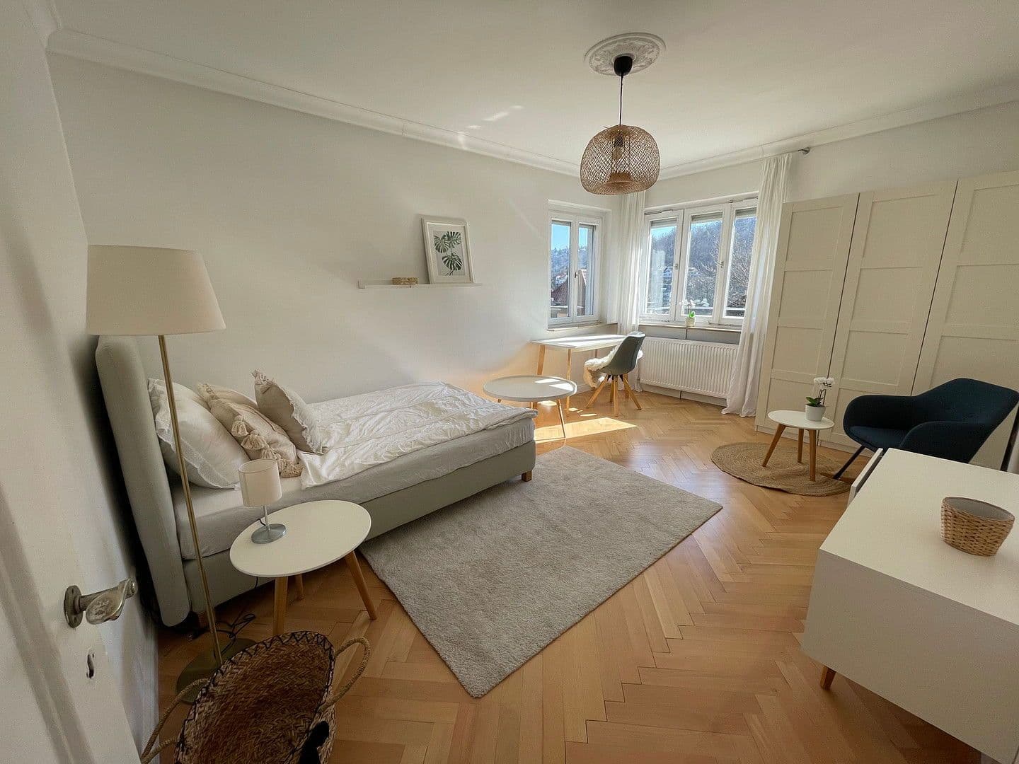 Prenájom bytu 4-izbový 100 m², Stuttgart, Bádensko-Wurttembersko Prenájom bytu 4-izbový 100 m², Stuttgart, Bádensko-Wurttembersko