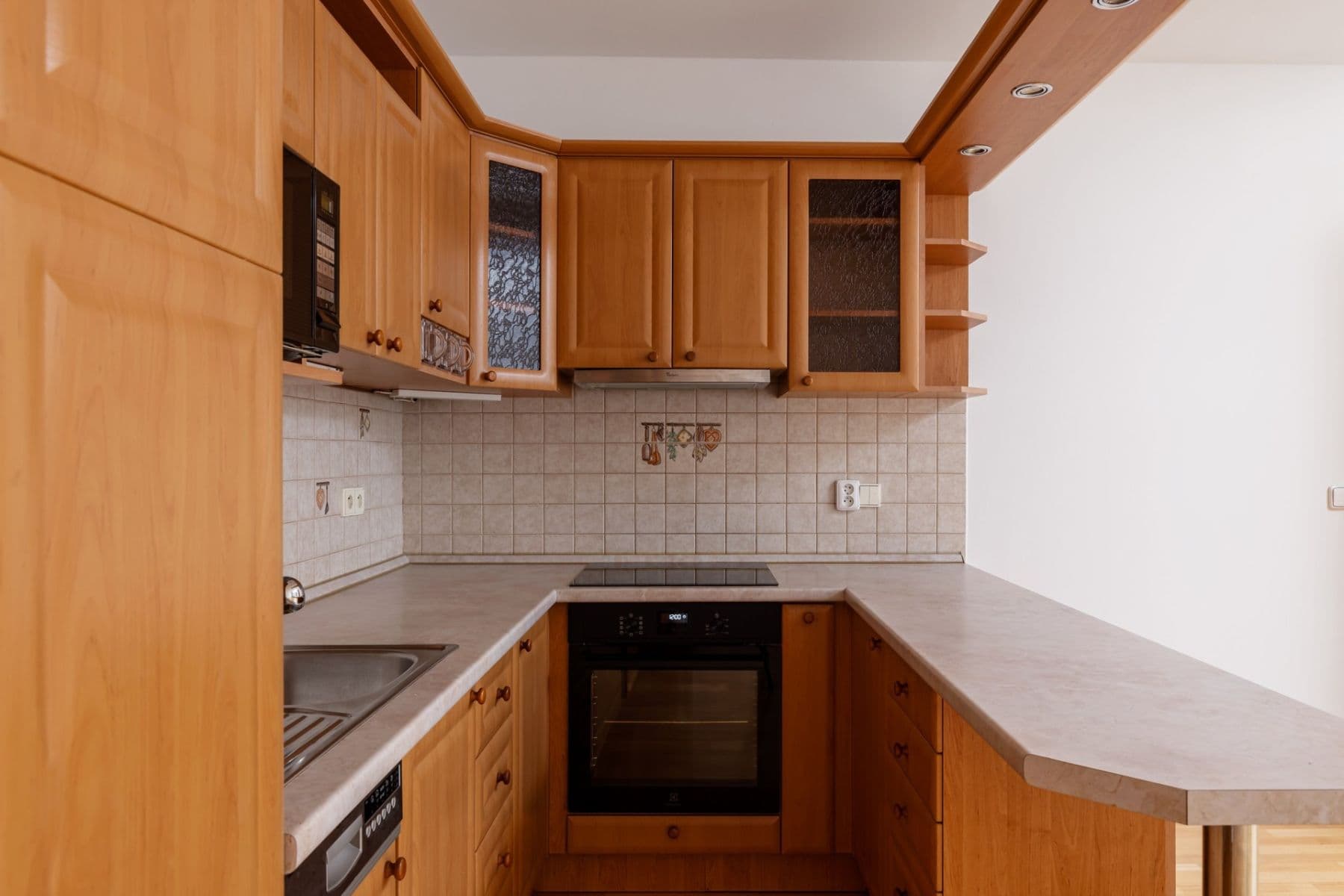 Prenájom bytu 1-izbový 39 m², Jemnická, Praha, Praha Prenájom bytu 1-izbový 39 m², Jemnická, Praha, Praha