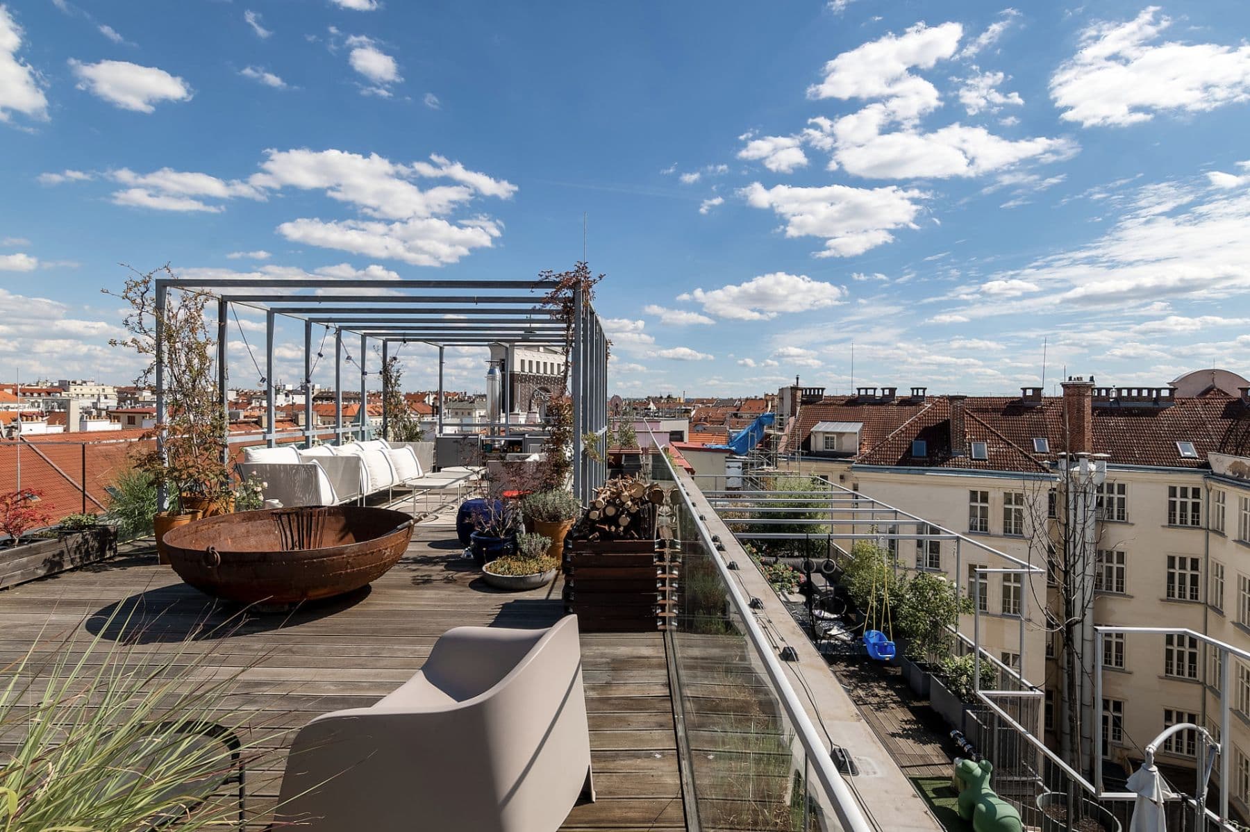 Prenájom bytu 4-izbový 454 m², Laubova, Praha, Praha Prenájom bytu 4-izbový 454 m², Laubova, Praha, Praha