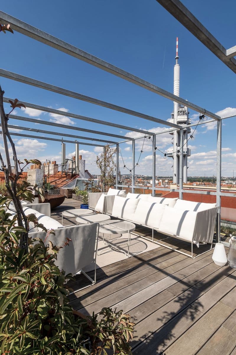 Prenájom bytu 4-izbový 454 m², Laubova, Praha, Praha Prenájom bytu 4-izbový 454 m², Laubova, Praha, Praha