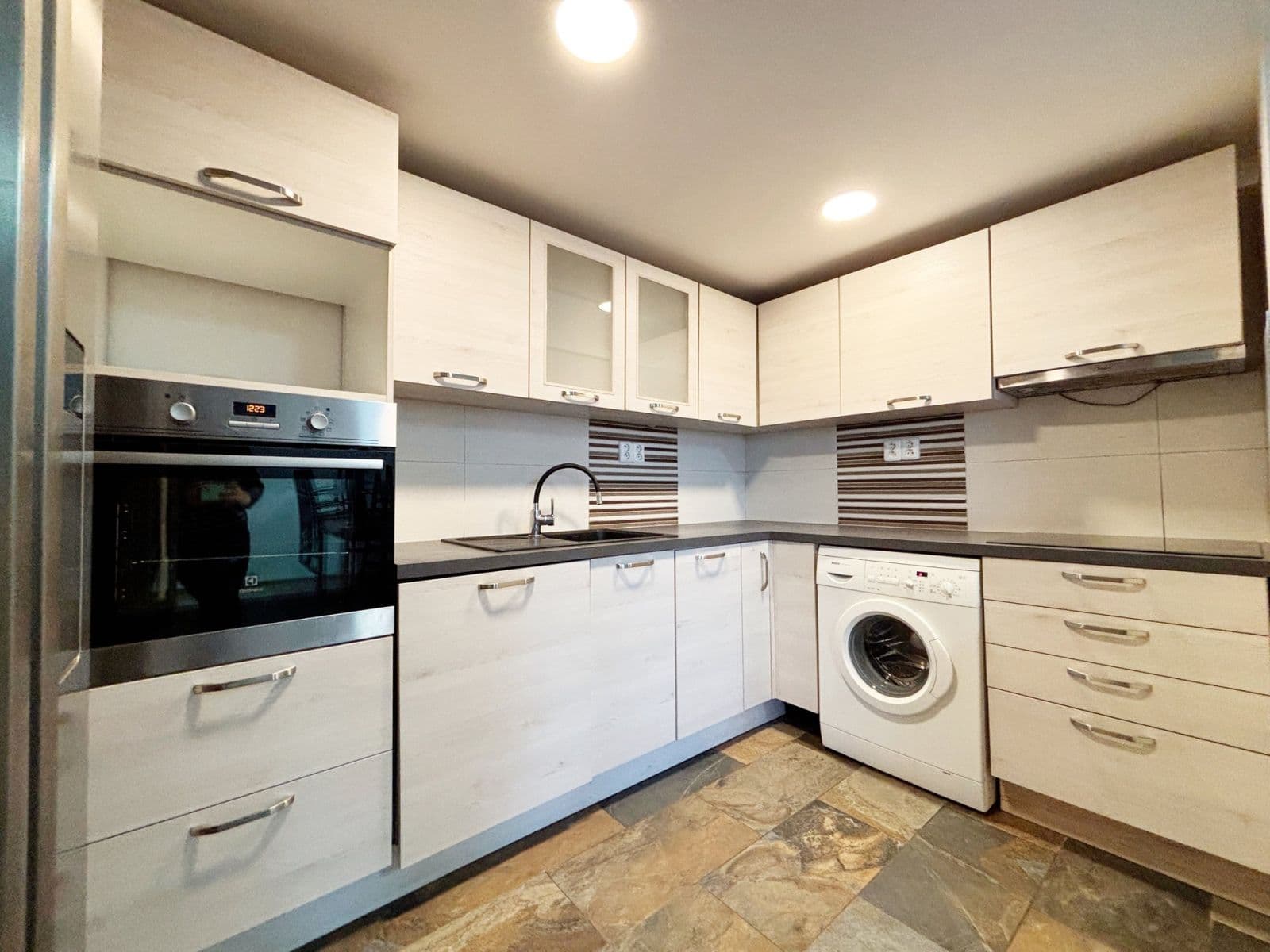 Prenájom domu 185 m², pozemek 640 m², Zaječí, Praha, Praha Prenájom domu 185 m², pozemek 640 m², Zaječí, Praha, Praha