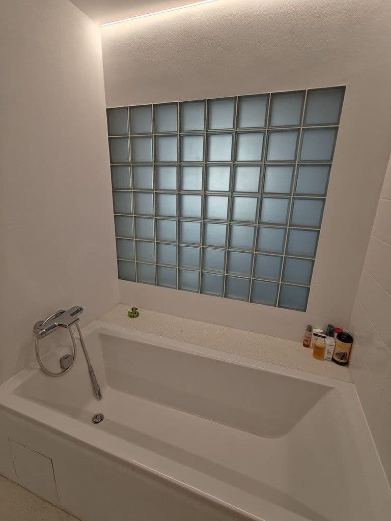 Prenájom bytu 3-izbový 73 m², Jakutská, Praha, Praha Prenájom bytu 3-izbový 73 m², Jakutská, Praha, Praha