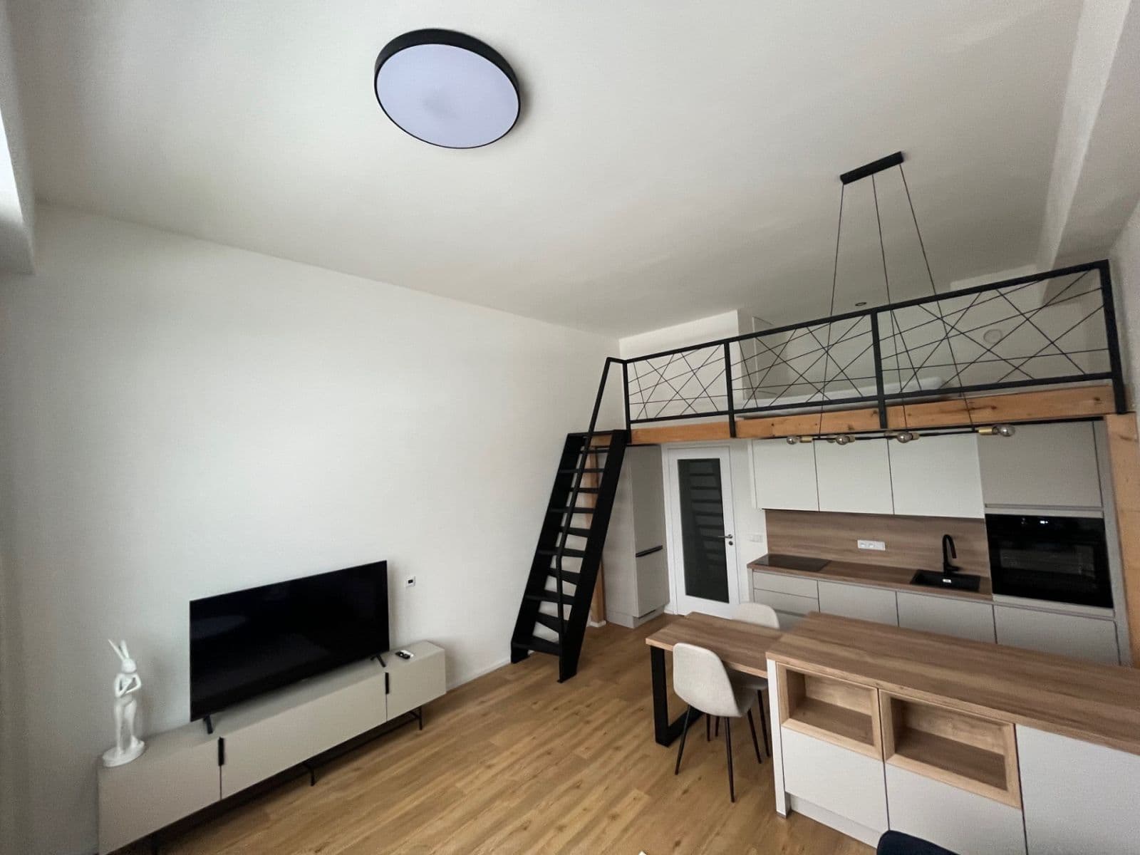 Prenájom bytu 1-izbový 38 m², Malešická, Praha, Praha Prenájom bytu 1-izbový 38 m², Malešická, Praha, Praha