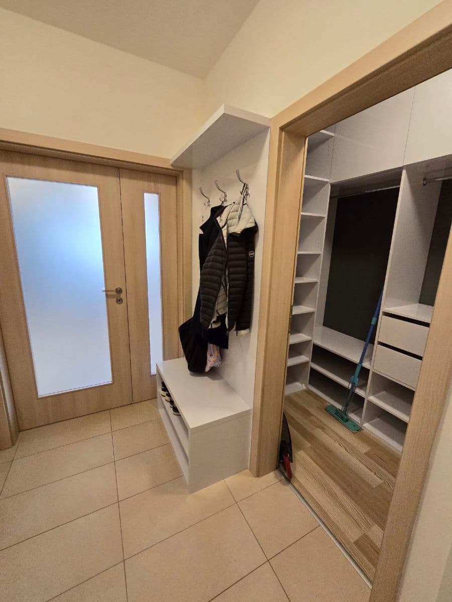 Prenájom bytu 3-izbový 86 m², Modrého, Praha, Praha Prenájom bytu 3-izbový 86 m², Modrého, Praha, Praha