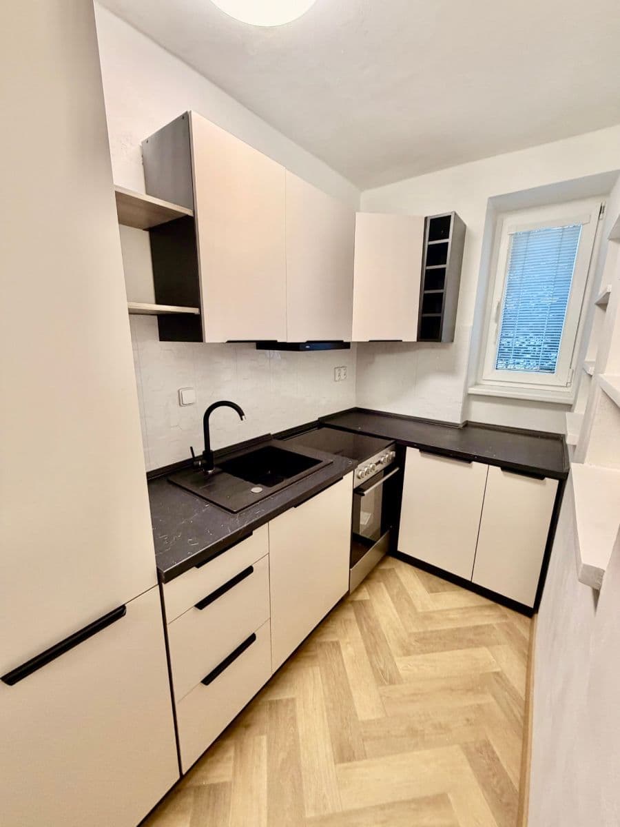 Prenájom bytu 3-izbový 56 m², Podkrušnohorská, Litvínov, Ústecký kraj Prenájom bytu 3-izbový 56 m², Podkrušnohorská, Litvínov, Ústecký kraj