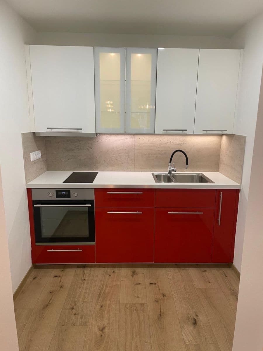 Prenájom bytu 2-izbový 43 m², Ciolkovského, Praha, Praha Prenájom bytu 2-izbový 43 m², Ciolkovského, Praha, Praha