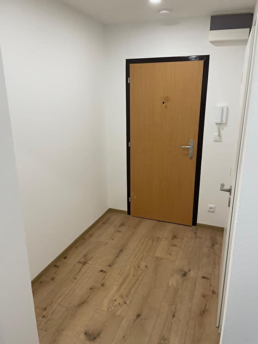 Prenájom bytu 2-izbový 43 m², Ciolkovského, Praha, Praha Prenájom bytu 2-izbový 43 m², Ciolkovského, Praha, Praha