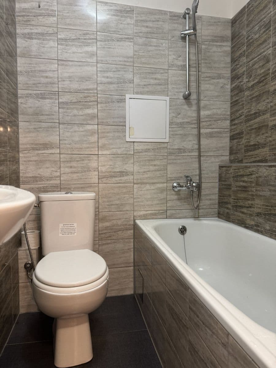 Prenájom bytu 1-izbový 29 m², Moskevské náměstí, Teplice, Ústecký kraj Prenájom bytu 1-izbový 29 m², Moskevské náměstí, Teplice, Ústecký kraj