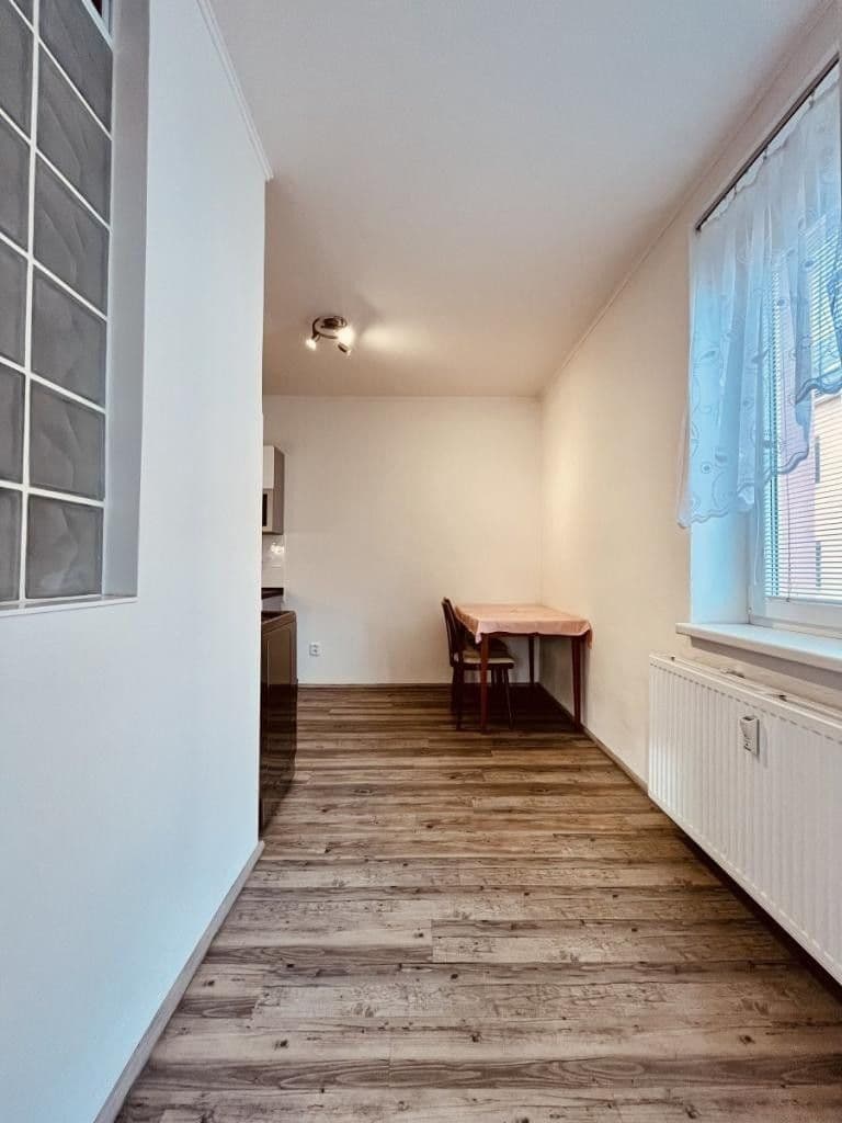Predaj bytu 1-izbový 40 m², Garážní, Ostrava, Moravskoslezský kraj Predaj bytu 1-izbový 40 m², Garážní, Ostrava, Moravskoslezský kraj