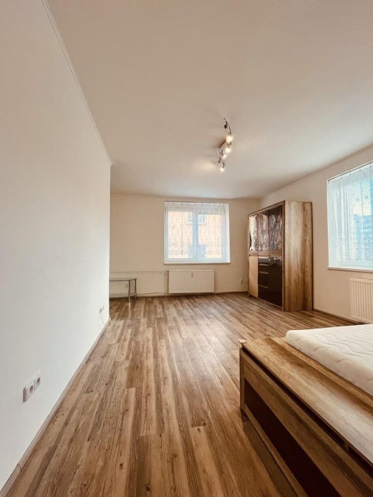Predaj bytu 1-izbový 40 m², Garážní, Ostrava, Moravskoslezský kraj Predaj bytu 1-izbový 40 m², Garážní, Ostrava, Moravskoslezský kraj