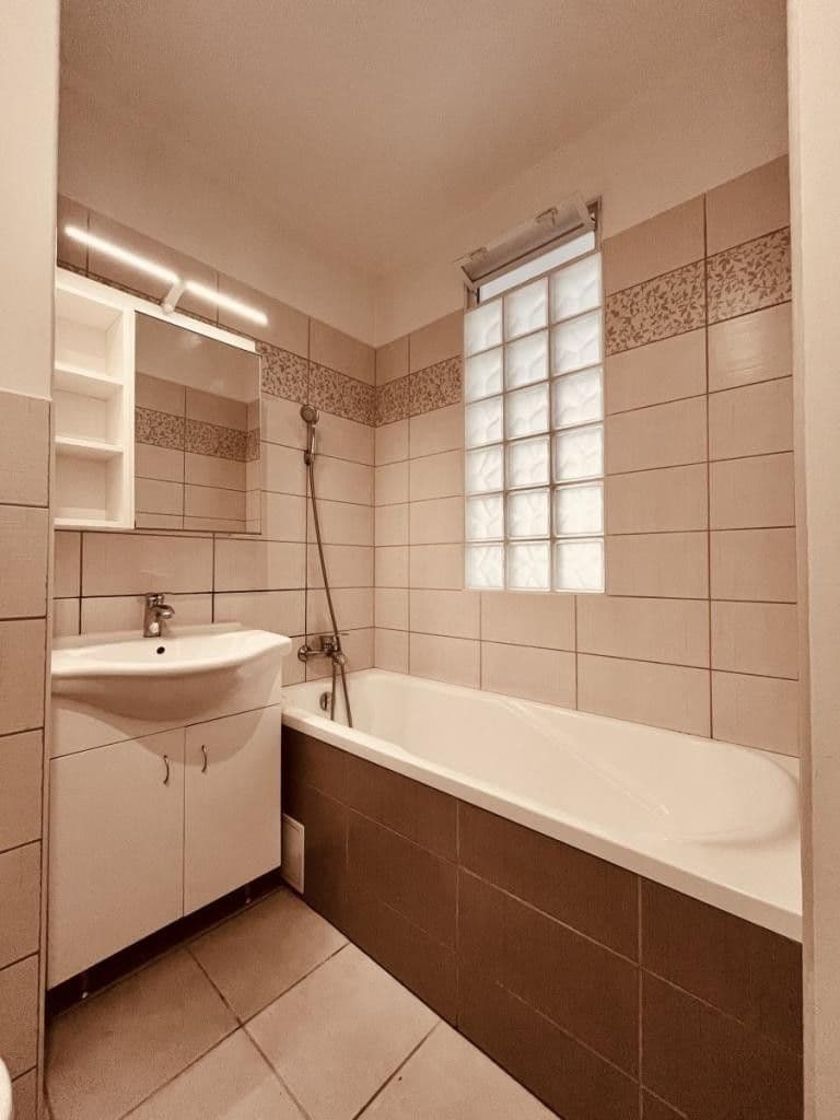 Predaj bytu 1-izbový 40 m², Garážní, Ostrava, Moravskoslezský kraj Predaj bytu 1-izbový 40 m², Garážní, Ostrava, Moravskoslezský kraj