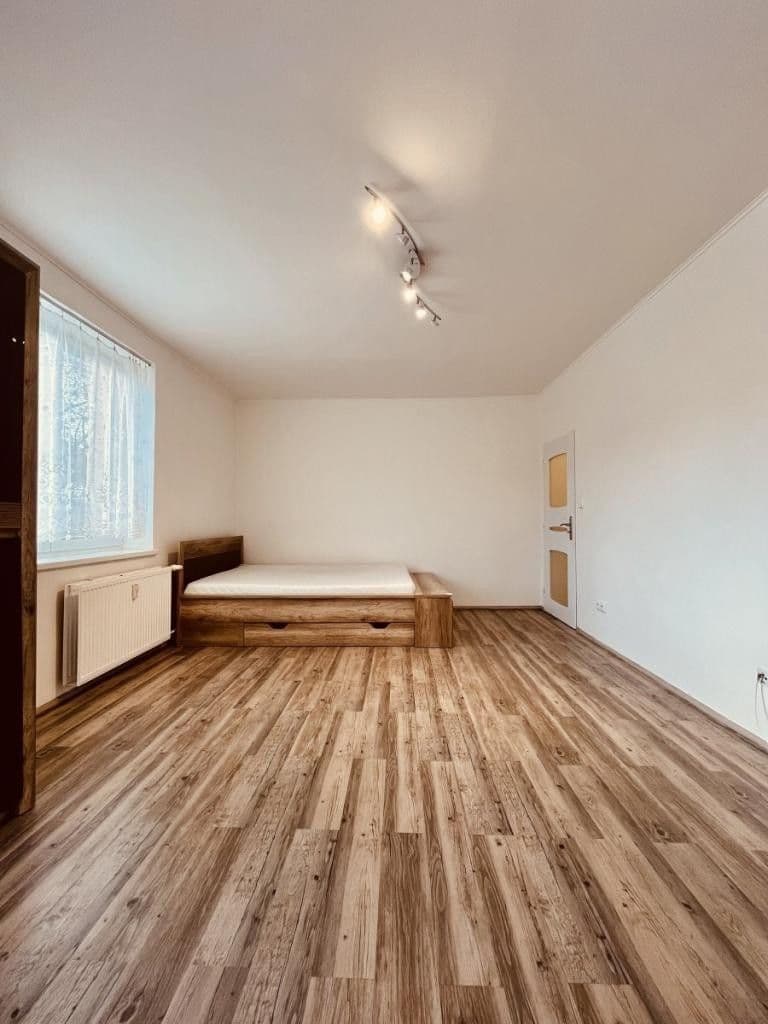 Predaj bytu 1-izbový 40 m², Garážní, Ostrava, Moravskoslezský kraj Predaj bytu 1-izbový 40 m², Garážní, Ostrava, Moravskoslezský kraj