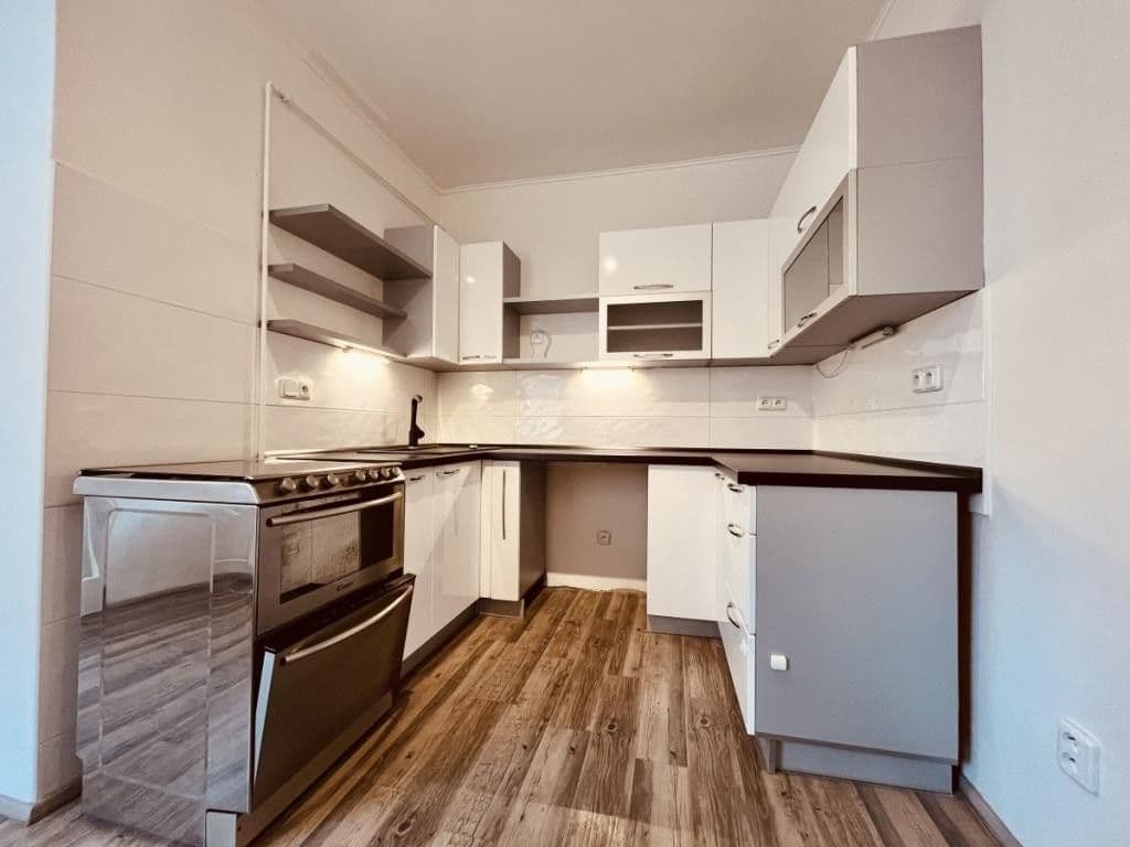 Predaj bytu 1-izbový 40 m², Garážní, Ostrava, Moravskoslezský kraj Predaj bytu 1-izbový 40 m², Garážní, Ostrava, Moravskoslezský kraj