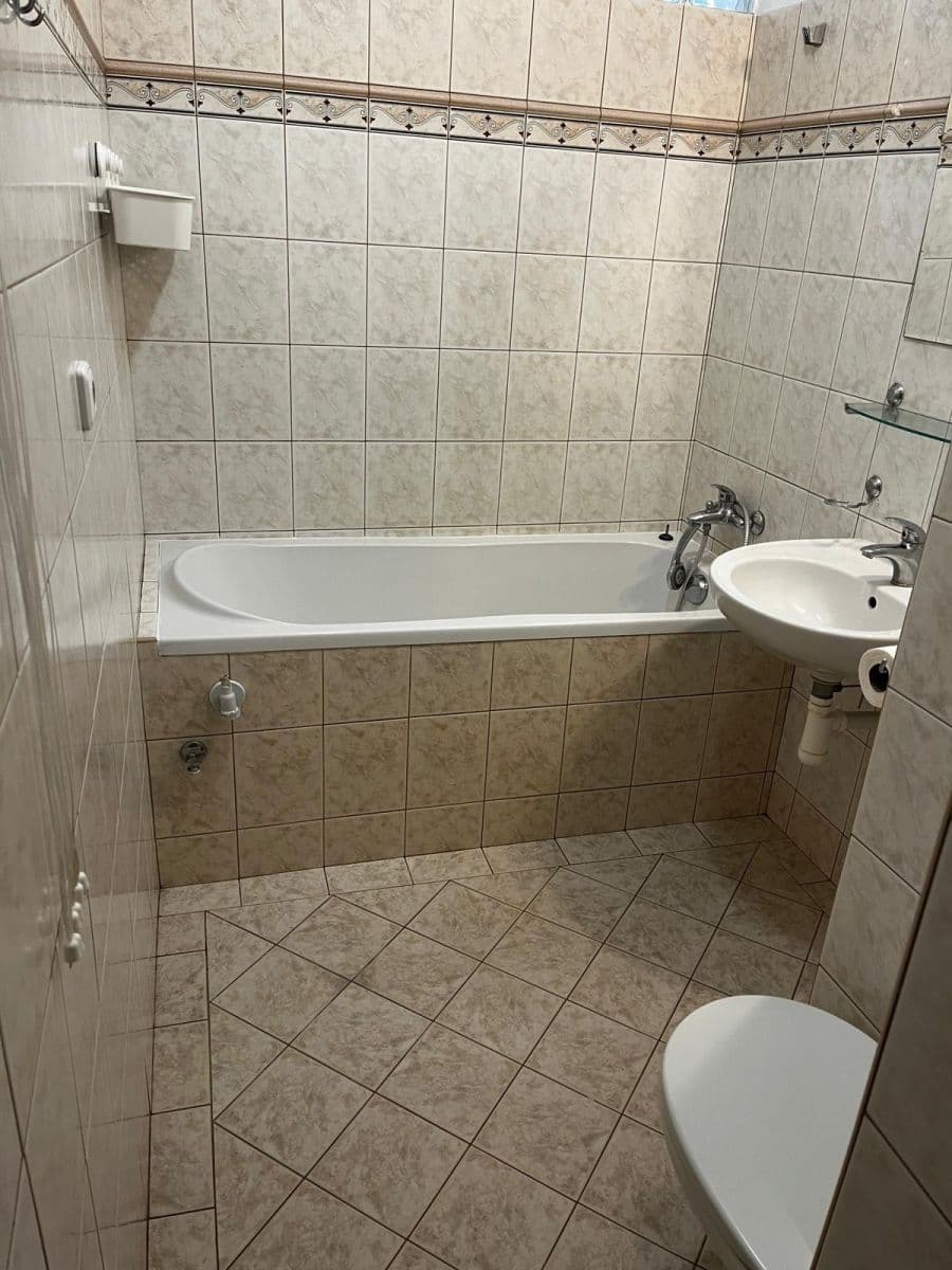 Prenájom bytu 3-izbový 74 m², Družba, Brumov-Bylnice, Zlínský kraj Prenájom bytu 3-izbový 74 m², Družba, Brumov-Bylnice, Zlínský kraj