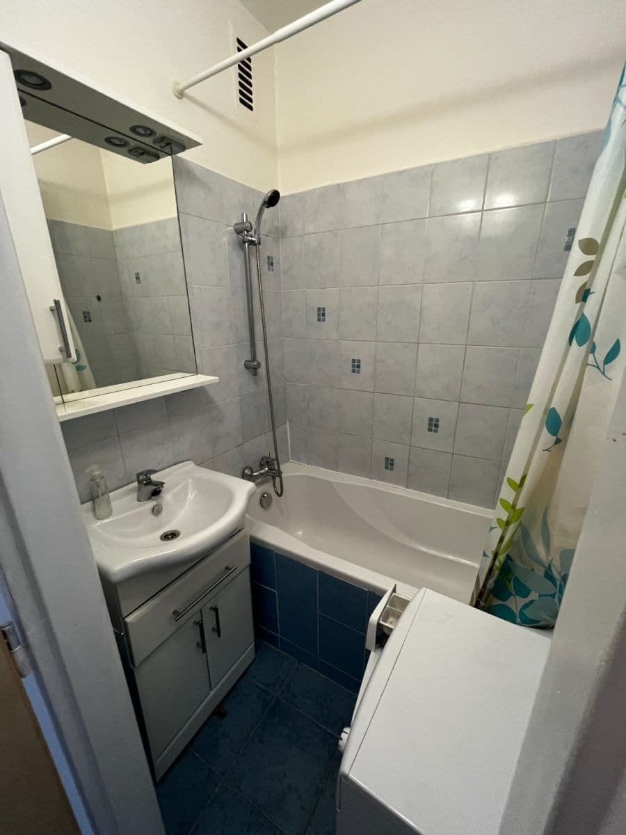 Prenájom bytu 2-izbový 50 m², Květinková, Praha, Praha Prenájom bytu 2-izbový 50 m², Květinková, Praha, Praha