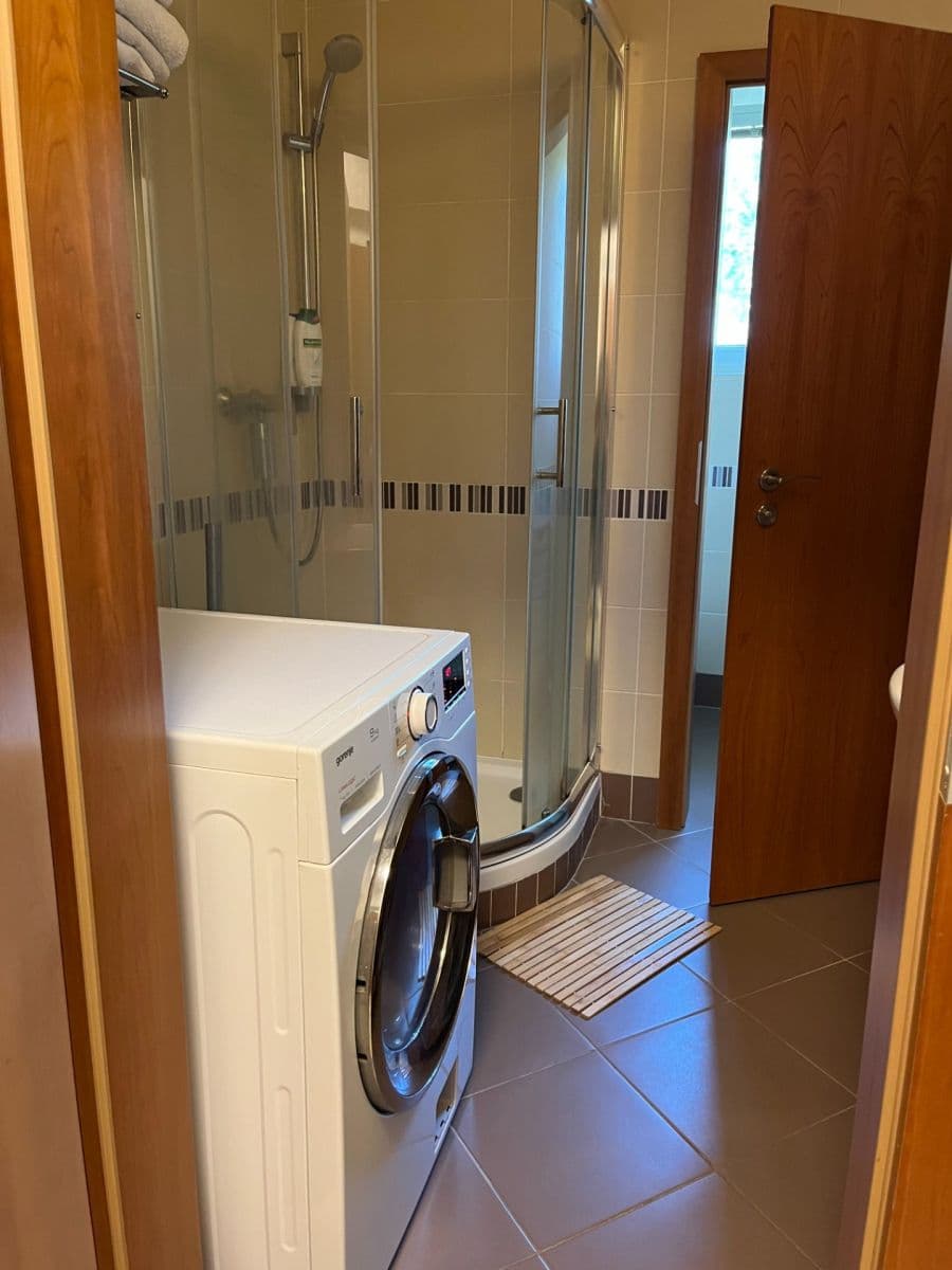 Prenájom bytu 1-izbový 32 m², Nademlejnská, Praha, Praha Prenájom bytu 1-izbový 32 m², Nademlejnská, Praha, Praha