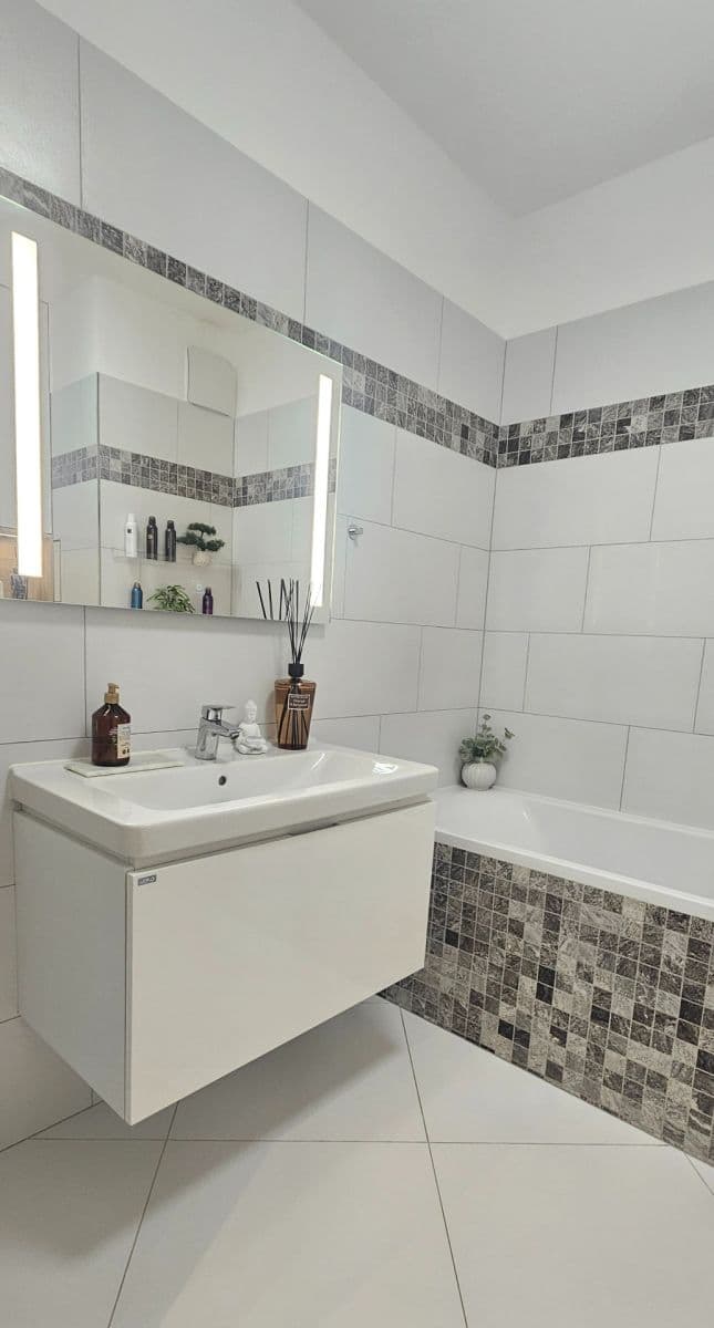 Predaj bytu 1-izbový 37 m², Štanderova, Praha, Praha Predaj bytu 1-izbový 37 m², Štanderova, Praha, Praha