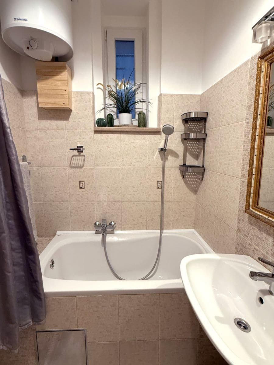 Prenájom bytu 1-izbový 37 m², Na Maninách, Praha, Praha Prenájom bytu 1-izbový 37 m², Na Maninách, Praha, Praha